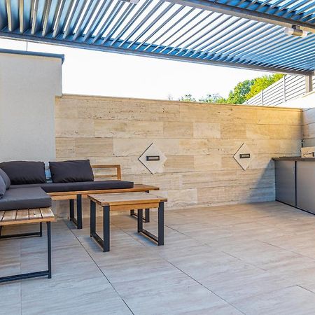 Villa Marassi With Heated Pool, Hot Tub And Sauna Криквеница Екстериор снимка