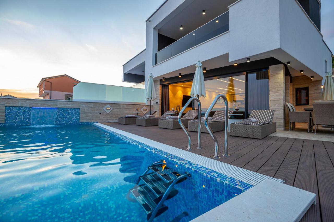 Villa Marassi With Heated Pool, Hot Tub And Sauna Криквеница Екстериор снимка
