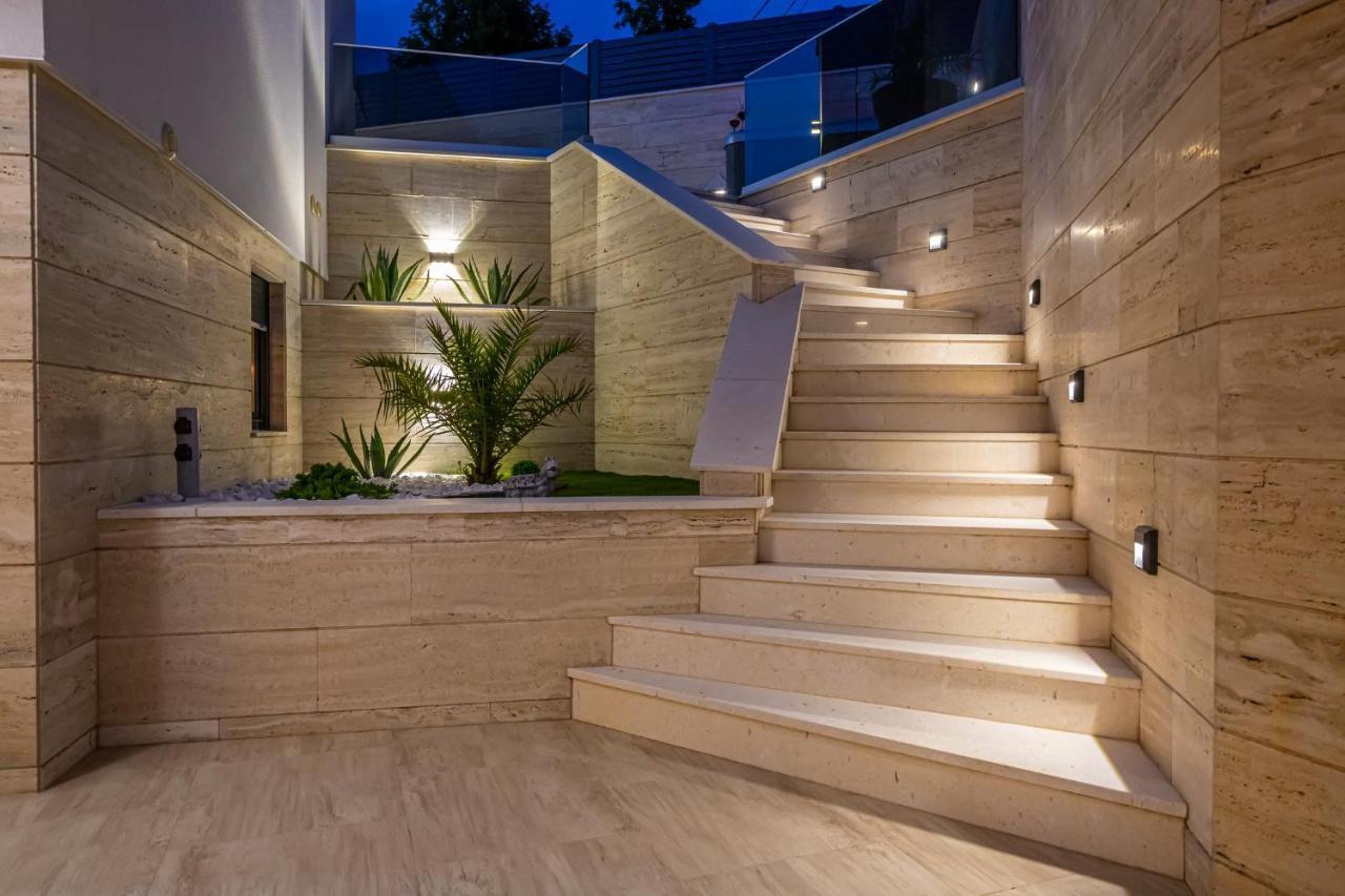 Villa Marassi With Heated Pool, Hot Tub And Sauna Криквеница Екстериор снимка