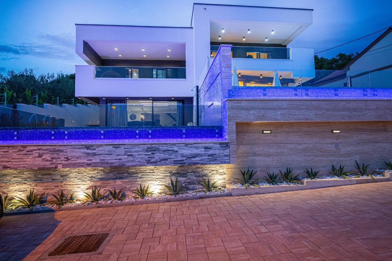 Villa Marassi With Heated Pool, Hot Tub And Sauna Криквеница Екстериор снимка