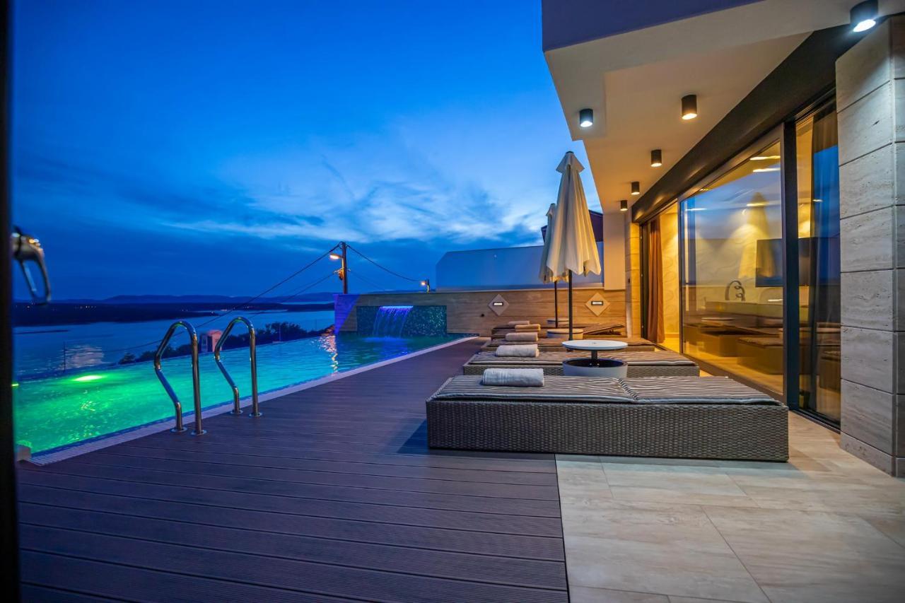 Villa Marassi With Heated Pool, Hot Tub And Sauna Криквеница Екстериор снимка