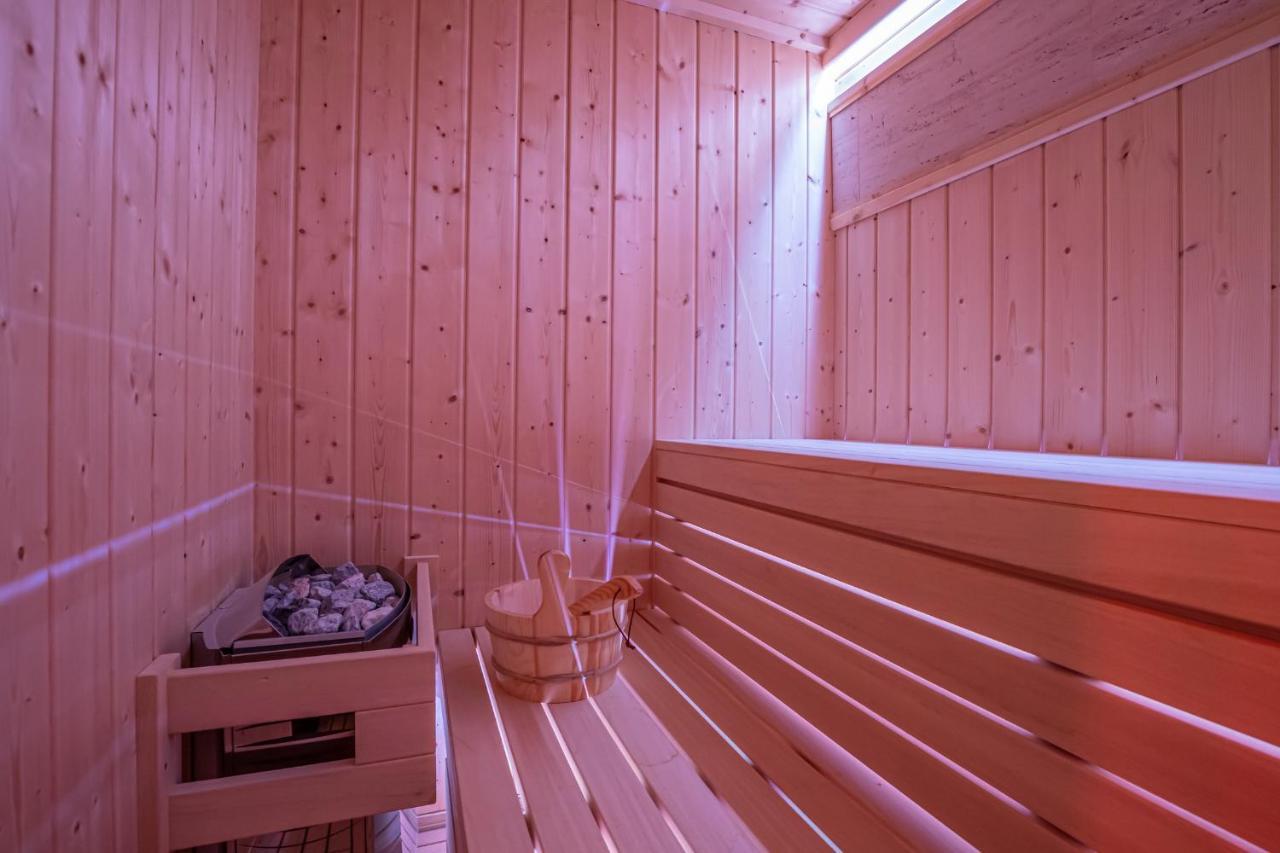 Villa Marassi With Heated Pool, Hot Tub And Sauna Криквеница Екстериор снимка