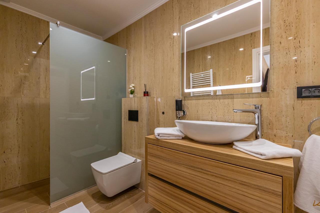Villa Marassi With Heated Pool, Hot Tub And Sauna Криквеница Екстериор снимка