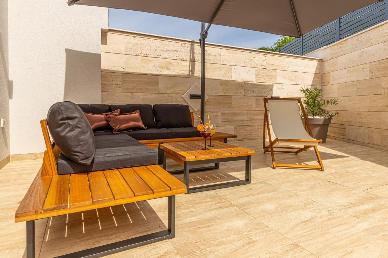 Villa Marassi With Heated Pool, Hot Tub And Sauna Криквеница Екстериор снимка