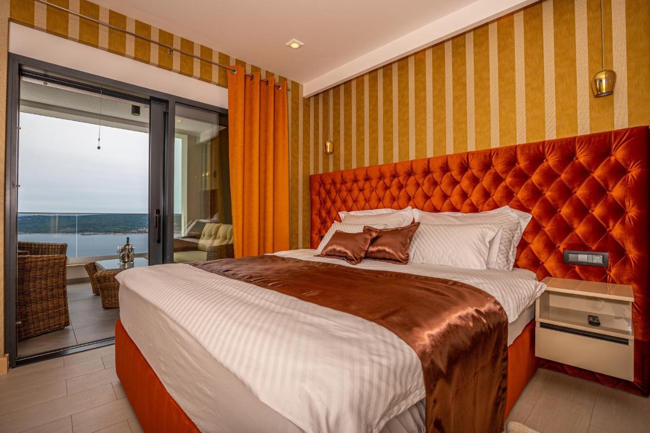 Villa Marassi With Heated Pool, Hot Tub And Sauna Криквеница Екстериор снимка