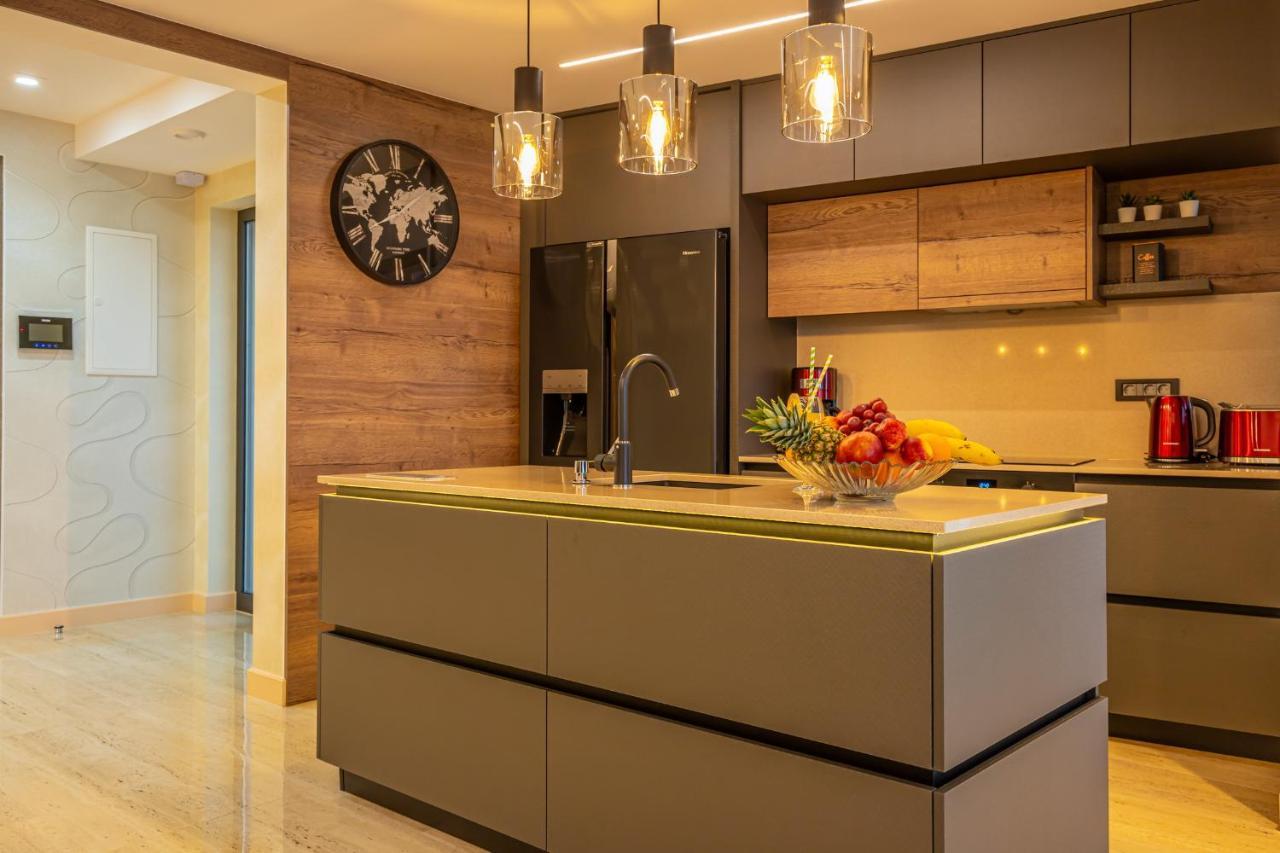 Villa Marassi With Heated Pool, Hot Tub And Sauna Криквеница Екстериор снимка