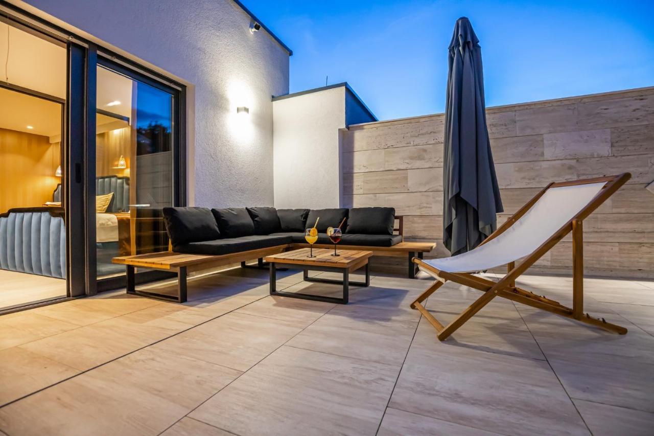 Villa Marassi With Heated Pool, Hot Tub And Sauna Криквеница Екстериор снимка