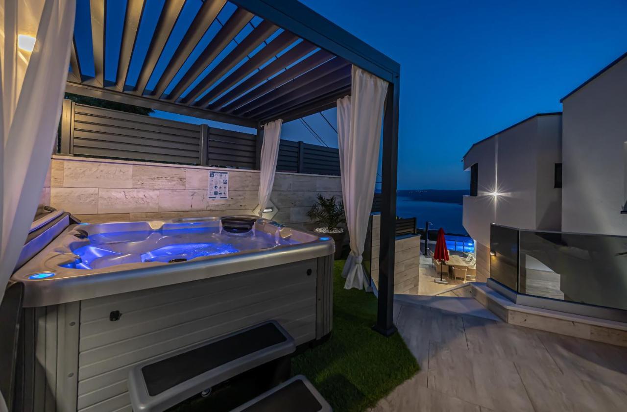 Villa Marassi With Heated Pool, Hot Tub And Sauna Криквеница Екстериор снимка